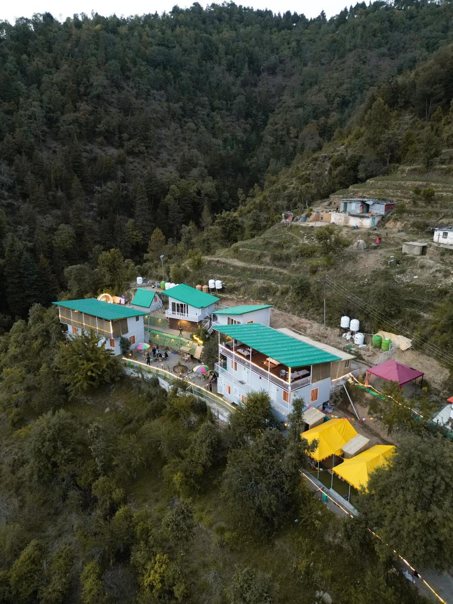 The Rare One'S Mukteshwar - Resort & Cafe Eksteriør billede